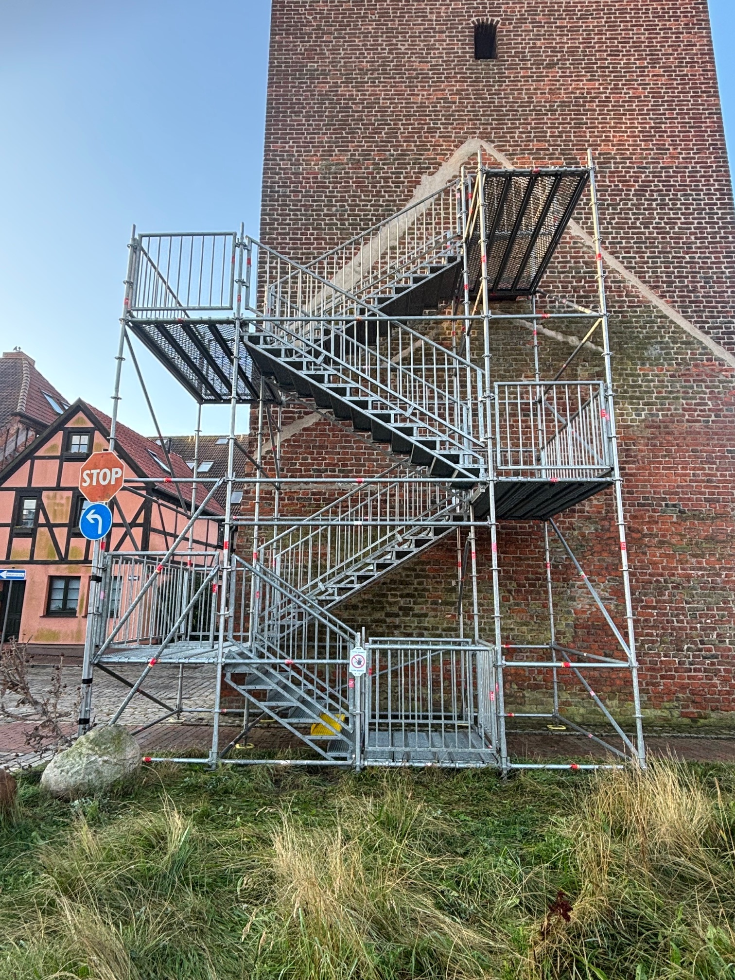 Geruest am Dammtor in Barth - Gerüstbau Barth bei Stralsund // Dankert Gerüstbau Barth